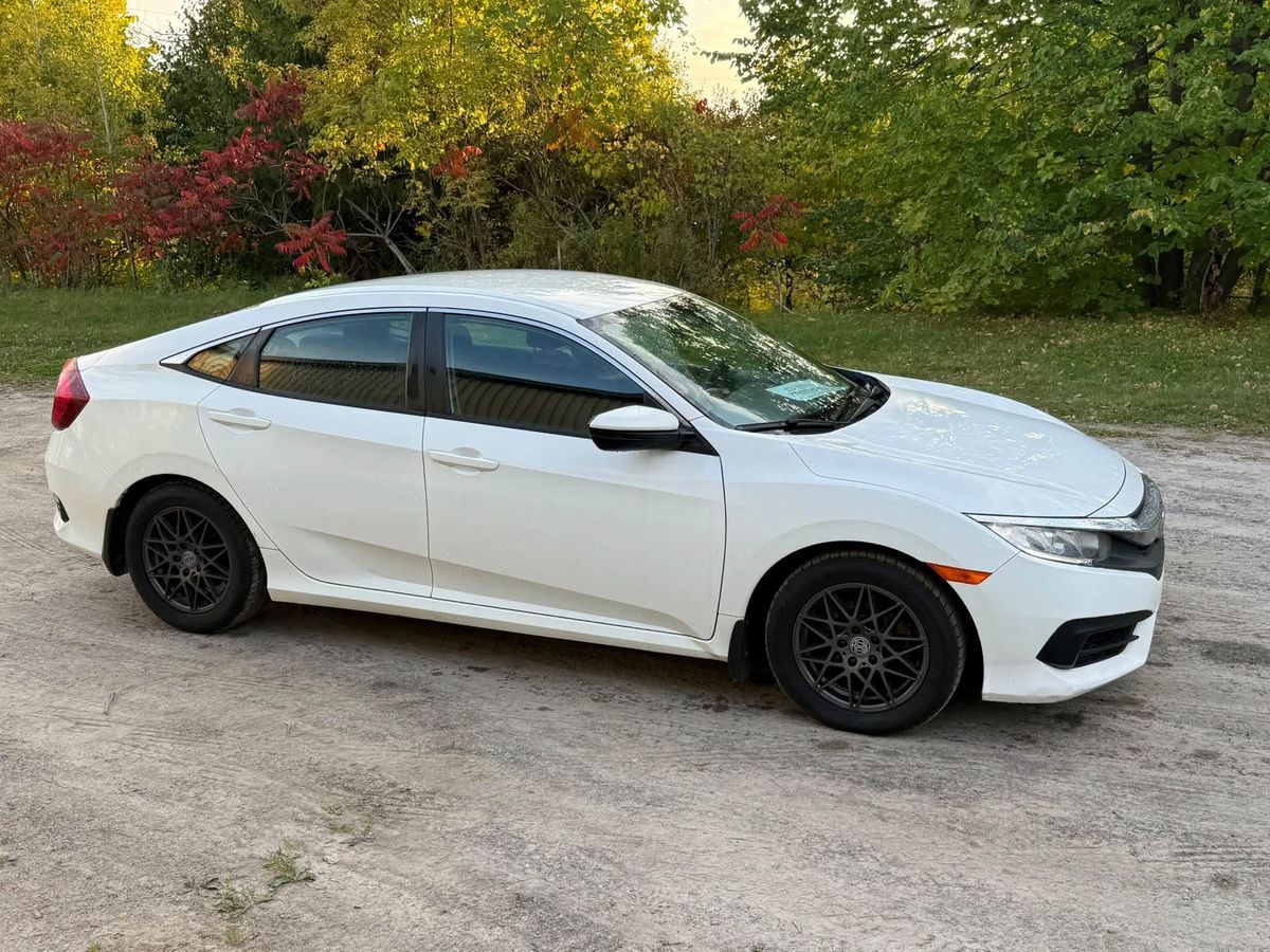 2018 Honda Civic usagé à vendre à Portneuf — photo 3