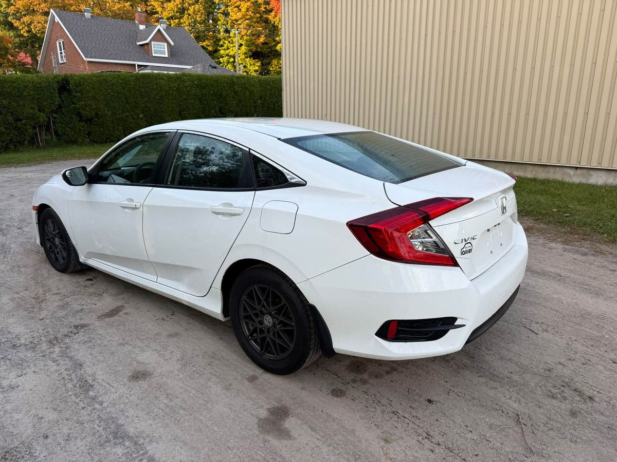 2018 Honda Civic usagé à vendre à Portneuf — photo 6