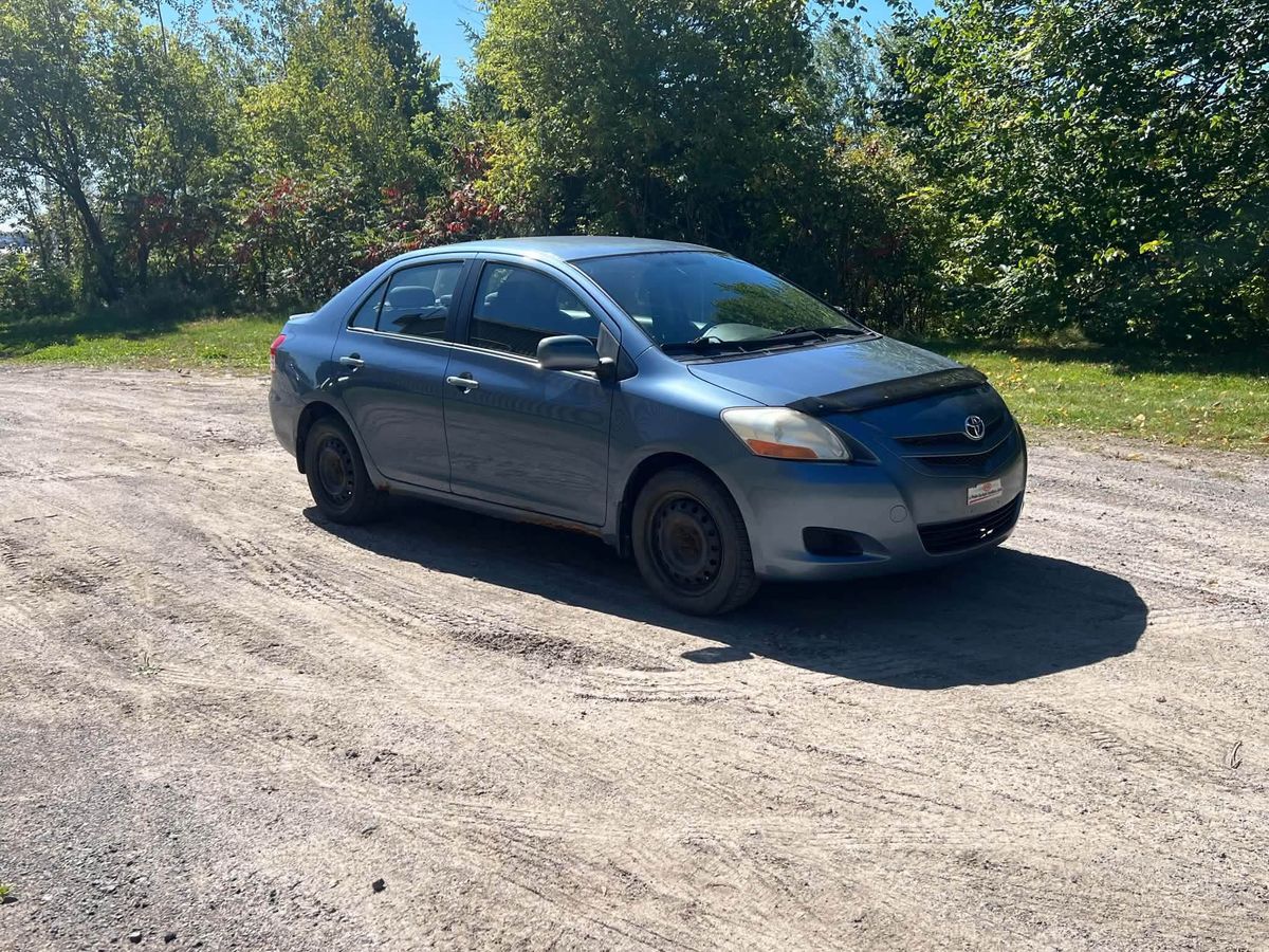 2007 Toyota Yaris usagé à vendre à Portneuf — photo 1