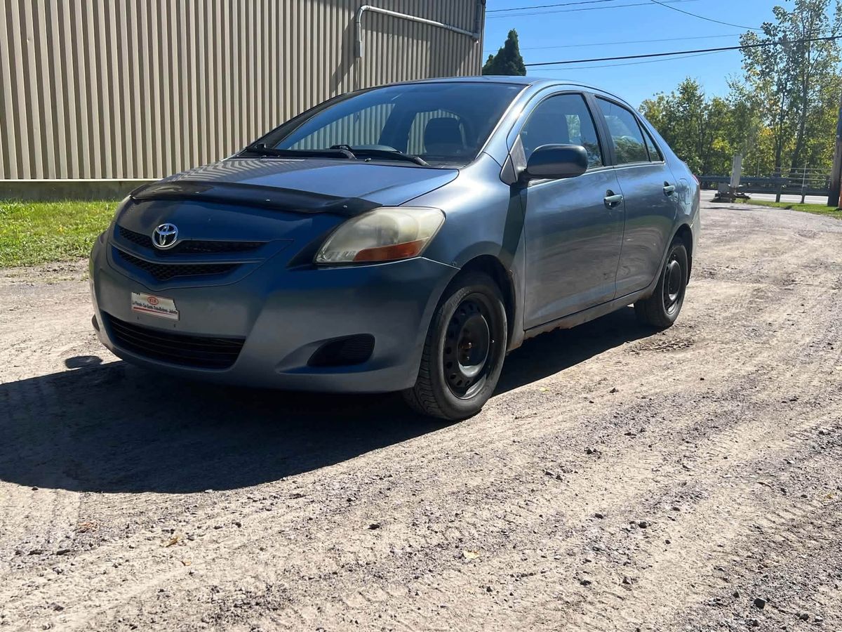 2007 Toyota Yaris usagé à vendre à Portneuf — photo 2
