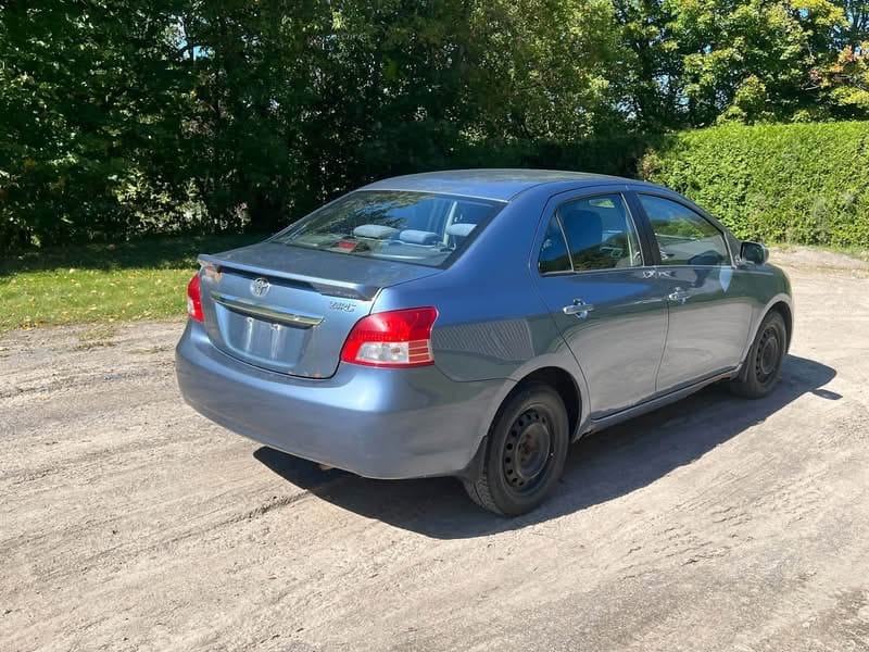 2007 Toyota Yaris usagé à vendre à Portneuf — photo 5