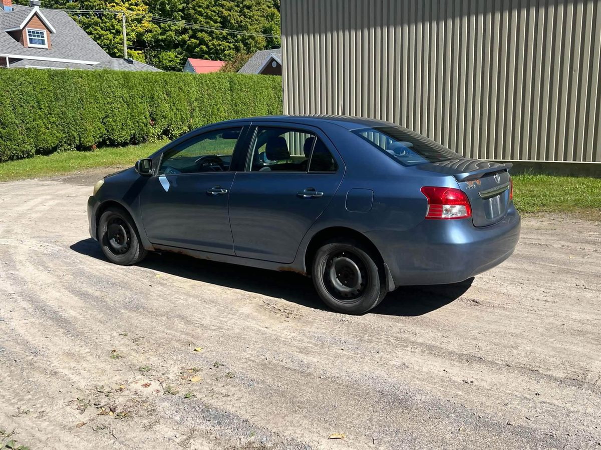 2007 Toyota Yaris usagé à vendre à Portneuf — photo 4