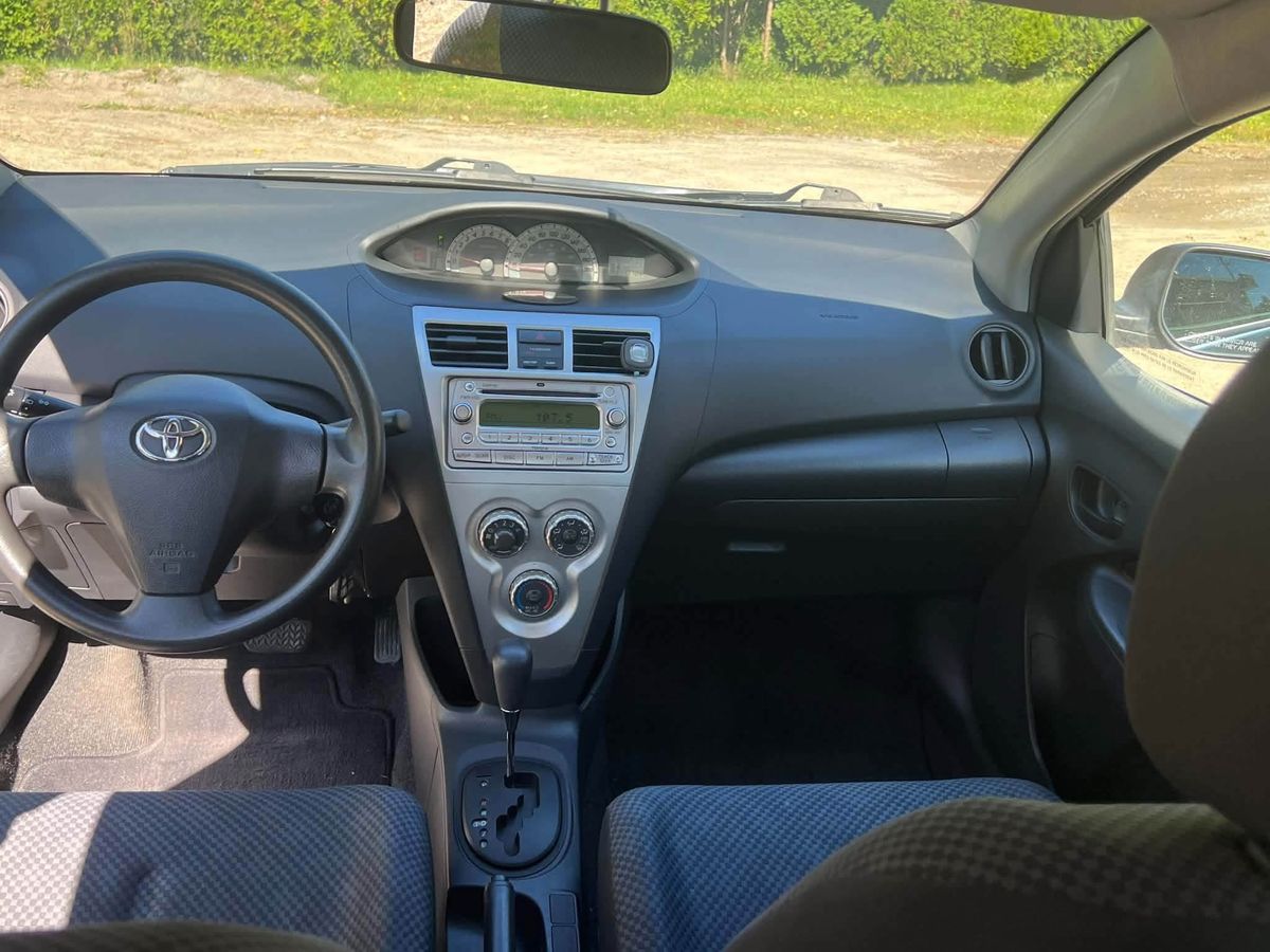 2007 Toyota Yaris usagé à vendre à Portneuf — photo 3